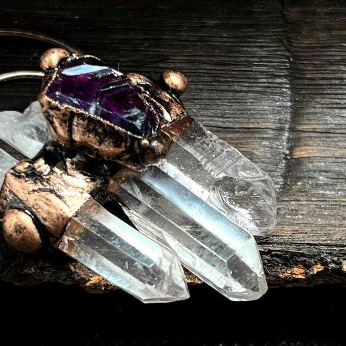 Colier cu pandantiv in stil vintage din cupru cu ametist și cuarţ alb