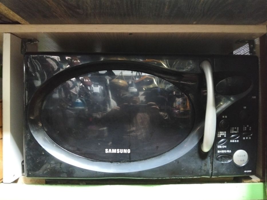 Микроволновую печь samsung