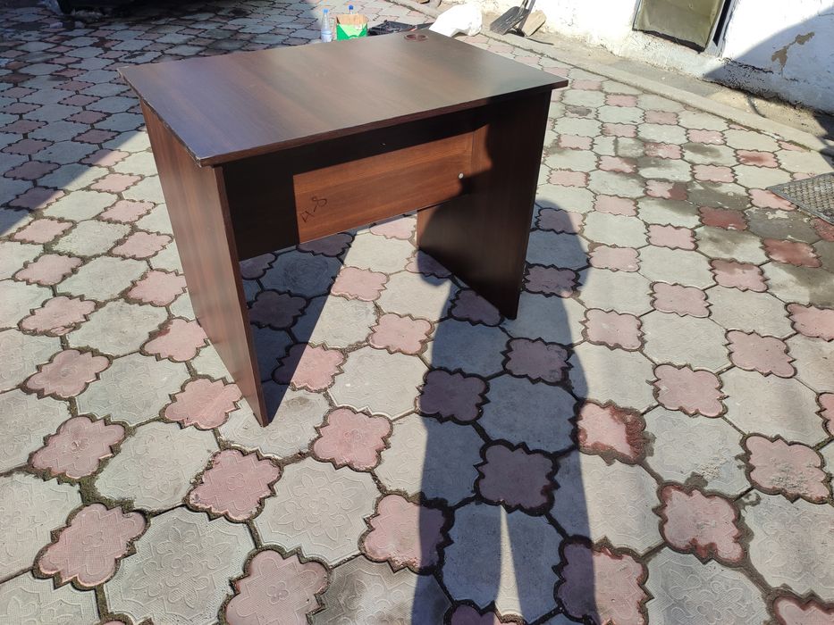 Стол письменный темно-коричневый