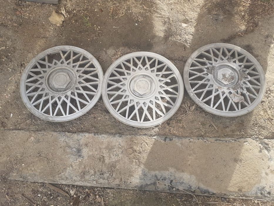 Продам колпаки ,по 3 штуки