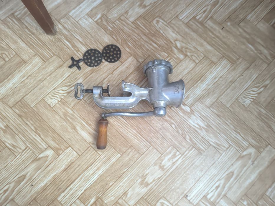 Продам советскую ручную мясорубку СССР