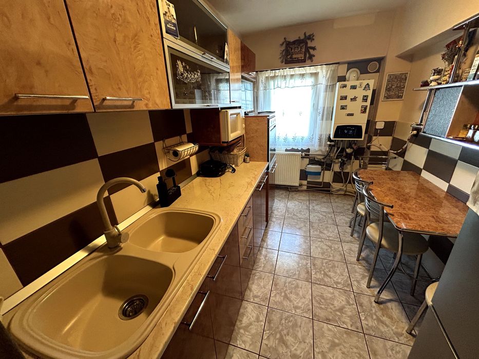 Vând apartament 3 camere, zona 0 Târgu Jiu