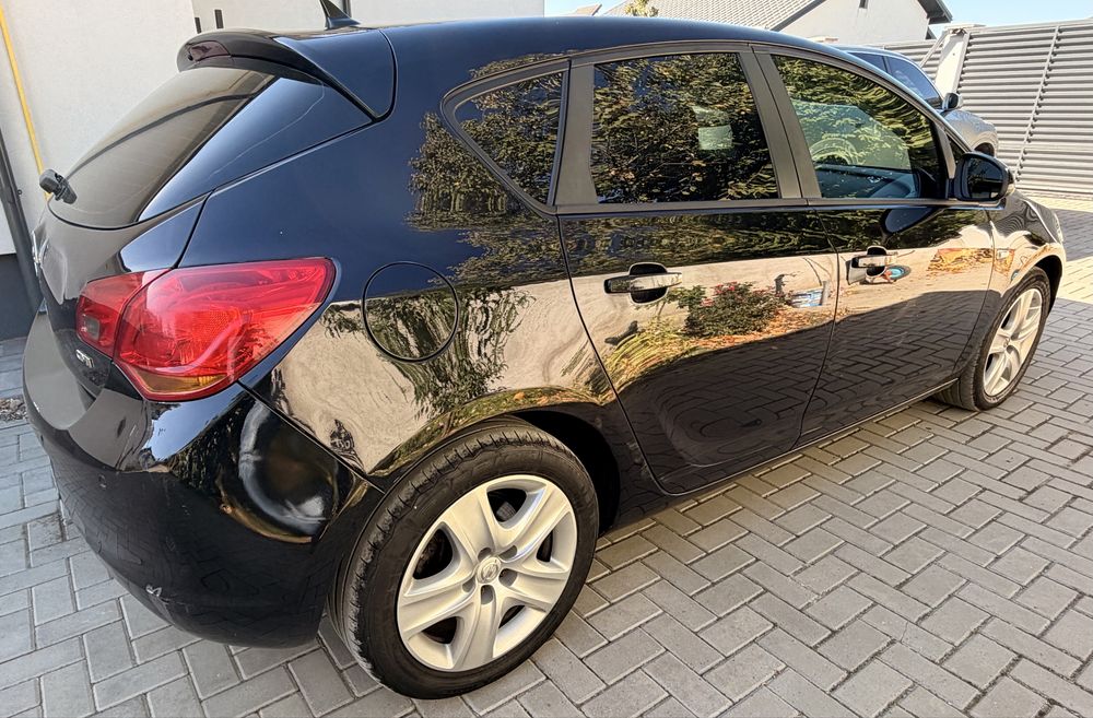 Opel Astra J 1.7 CDTI • 2011 • 179.000 km • 6 trepte