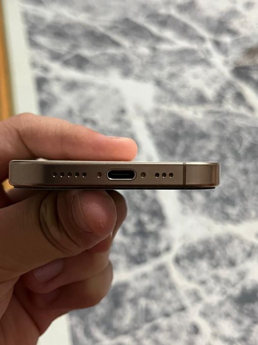 Продам Iphone 16 pro