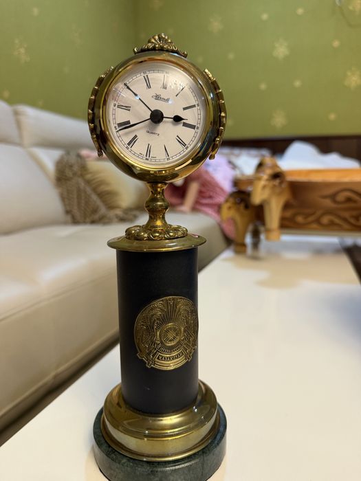 Продам настольные часы