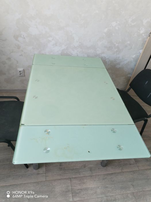 Продам стол стекляный