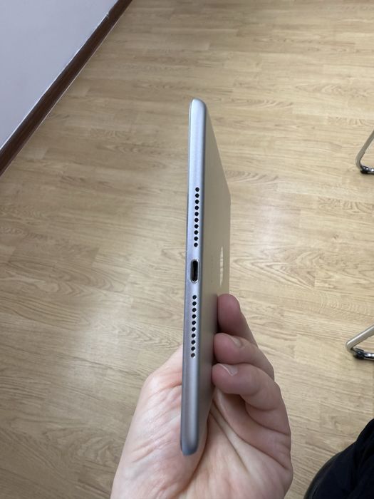 Продается iPad mini 4 128 gb