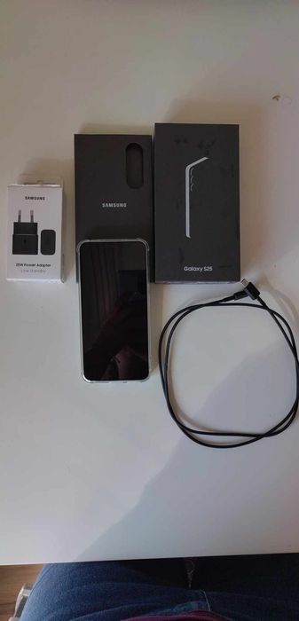 Samsung  Galaxy S25 - Чисто нов! + оригинално зарядно и гаранция!