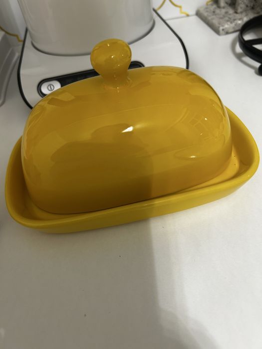 Продам керамическую маслёнку