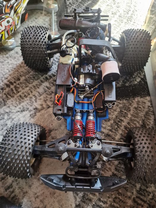 De vanzare automodel nitro traxxas revo 3.3