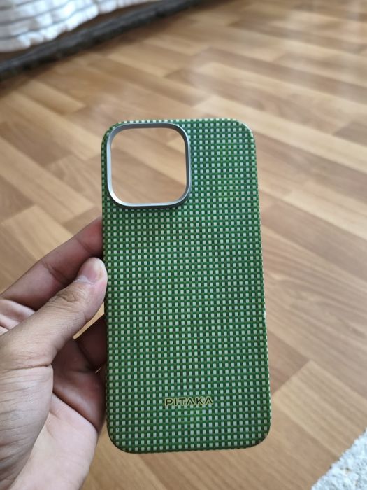 Чехол карбоновый оригинал от PITAKA для iPhone 16