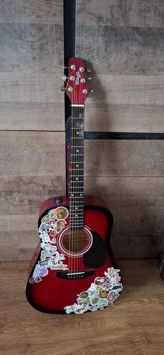 Vând chitara acustica Stagg