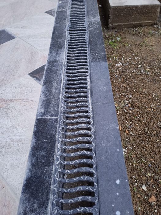 Бусчатка ва кафелли йолаклар учун копкогли лоток ва траплар.