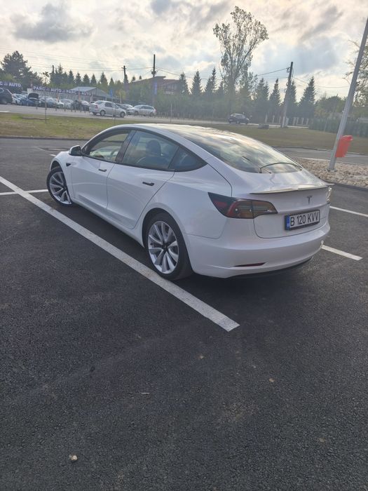 Vând tesla model 3 long range