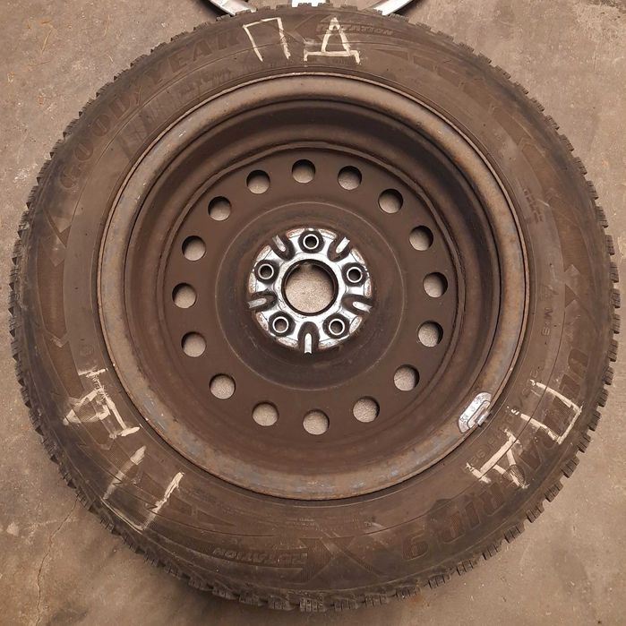 4бр. зимни гуми Goodyear 205/60 R16 със джанти за Toyota