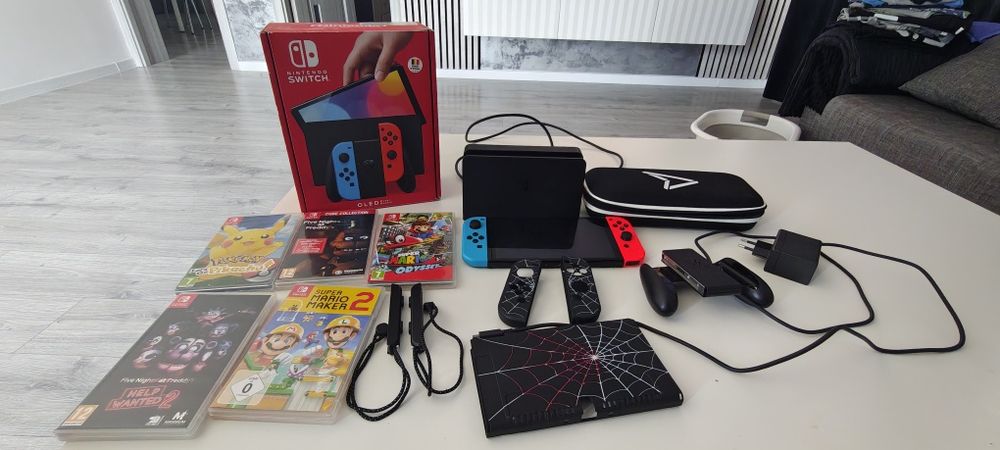 Vând Nintendo Switch Oled