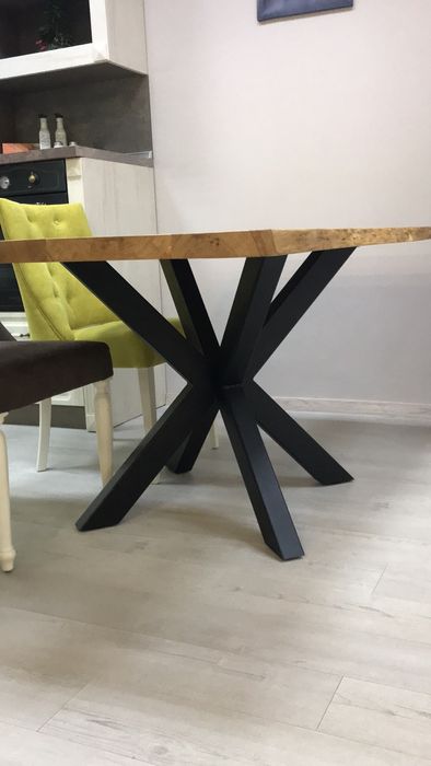 Трапезна маса с крак "ж" и масивен дъбов плот