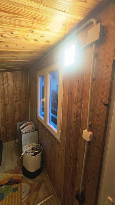 Casuta lemn suspendata cu suport metal