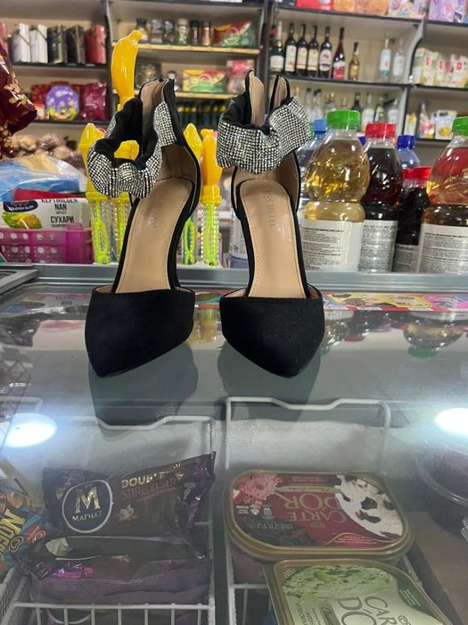 Продам босоножки