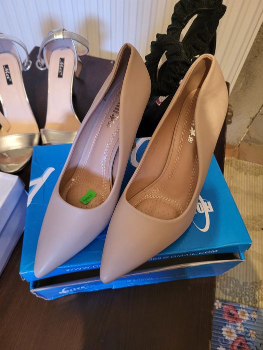 Pantofi noi  bej