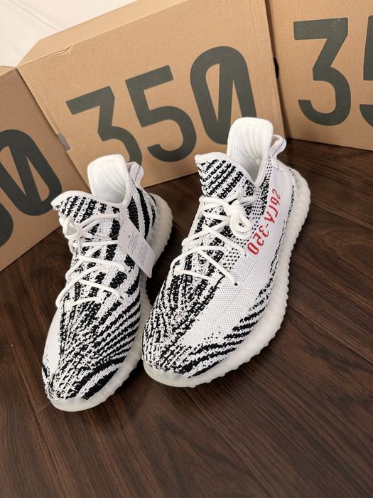 Yeezy 350 V2 zebra
