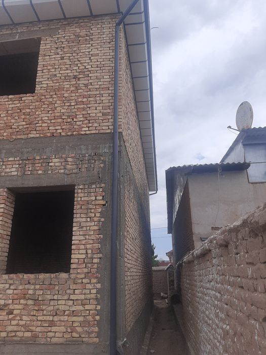 Нокис каласында Водоканалда 3 кошеде 8 сотик 2 этаж уй сатылады