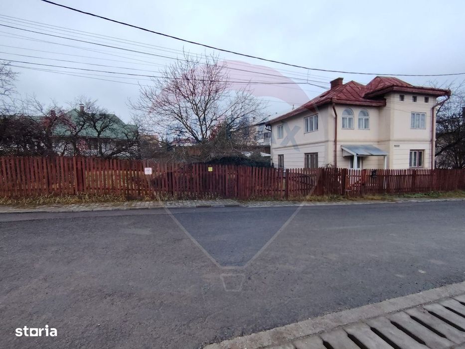 Casă / Vilă cu 6 camere de vânzare în zona Central