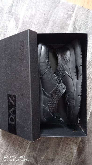 Кроссовки 42. .кожа турецки