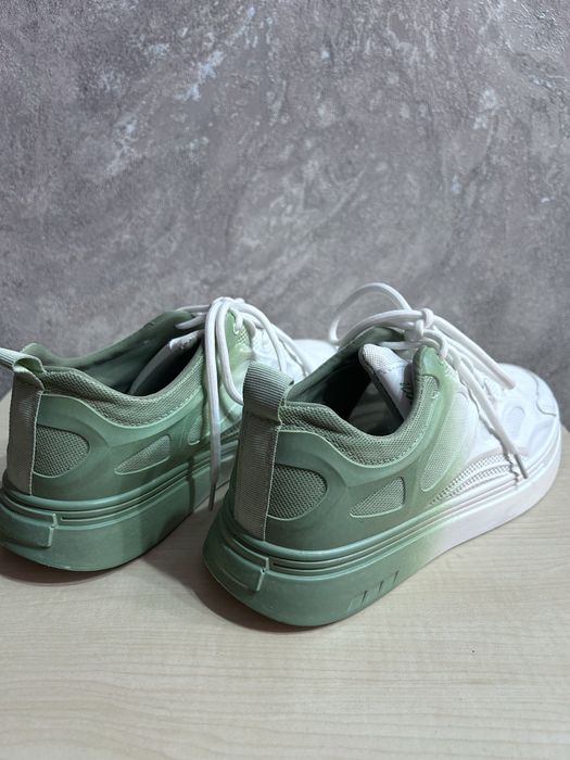 Продам кроссовки новые размер 41-41,5