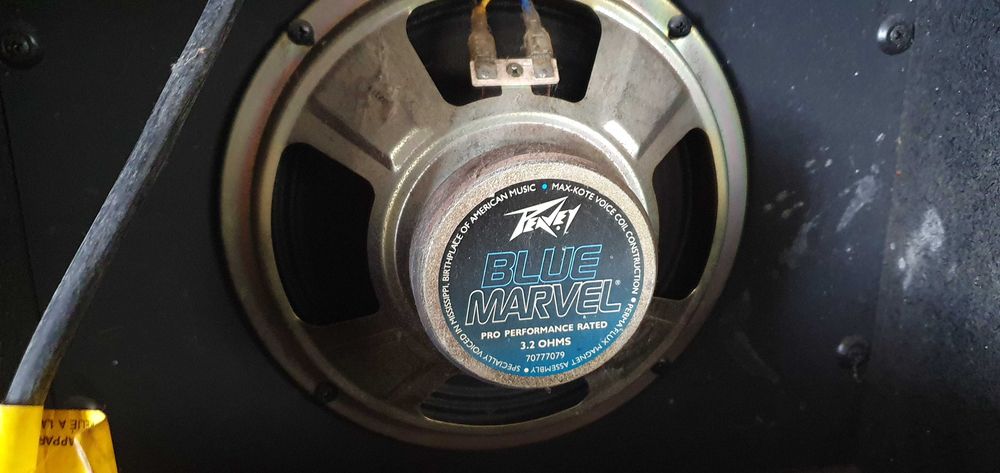 Peavey Rage 158 китарно комбо усилвател Squier by Fender соло китара