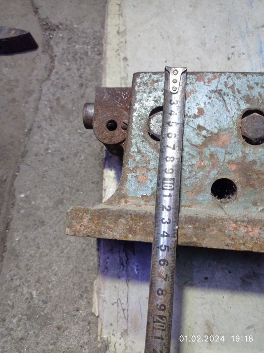 Продается задняя бабка делительной головки для фрезерного станка