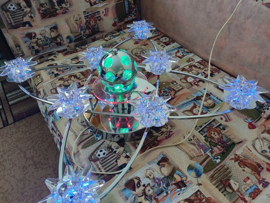 Люстра         .