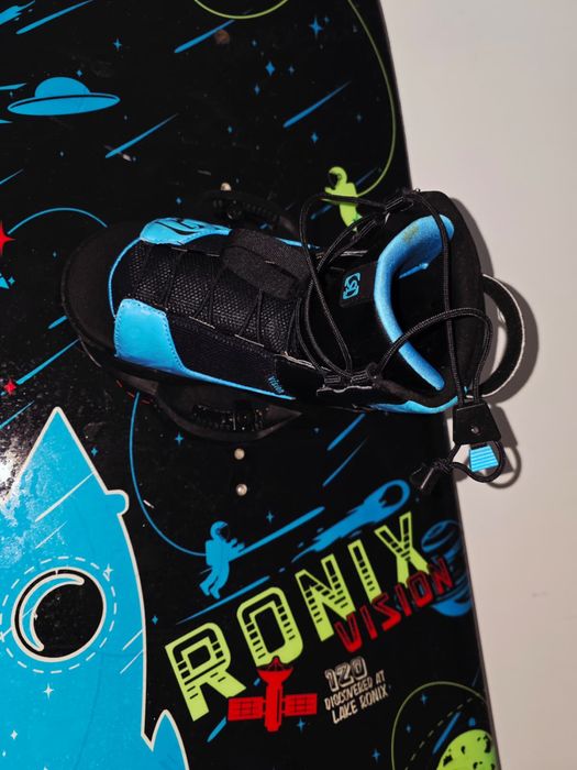 Wakeboard Ronix Vision 120 / placa + boots (2024)