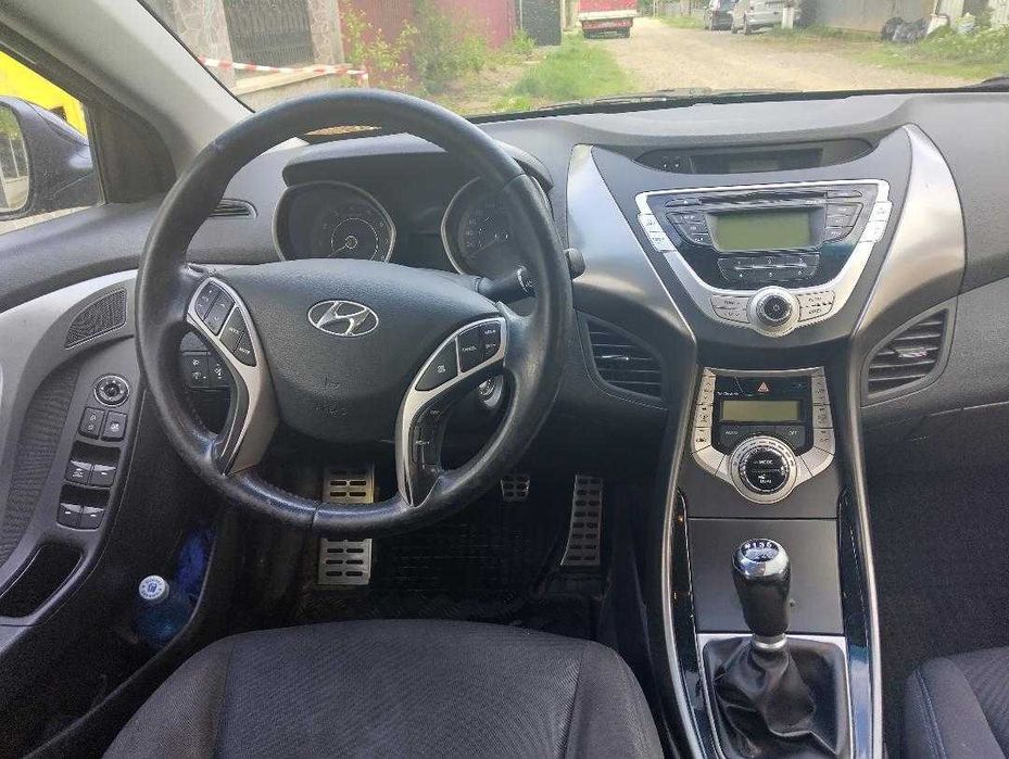 Autoturism Hyundai Elantra Highway+  2012. Gata de drum.