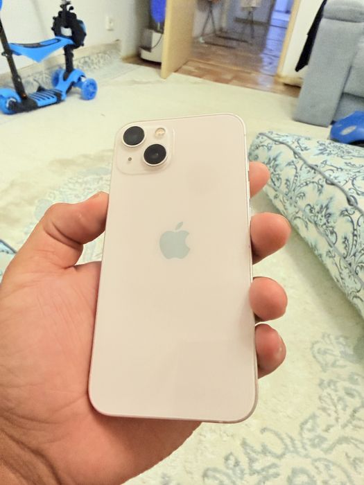 Продам Айфон 13 в идельном состаяния