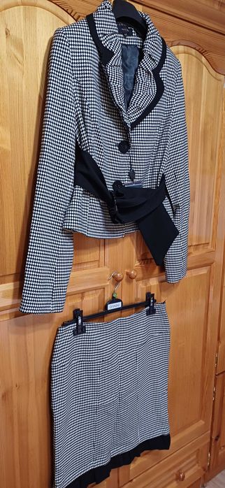 Костюм на SALKIM в "Пипит" с Декорации! НОВ с Етикет!Пролет/Есен/Зима!