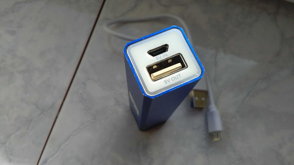 Baterie externa_Power Bank_2200 mAh_Logo Facebook+Cablu Micro-USB 2.0