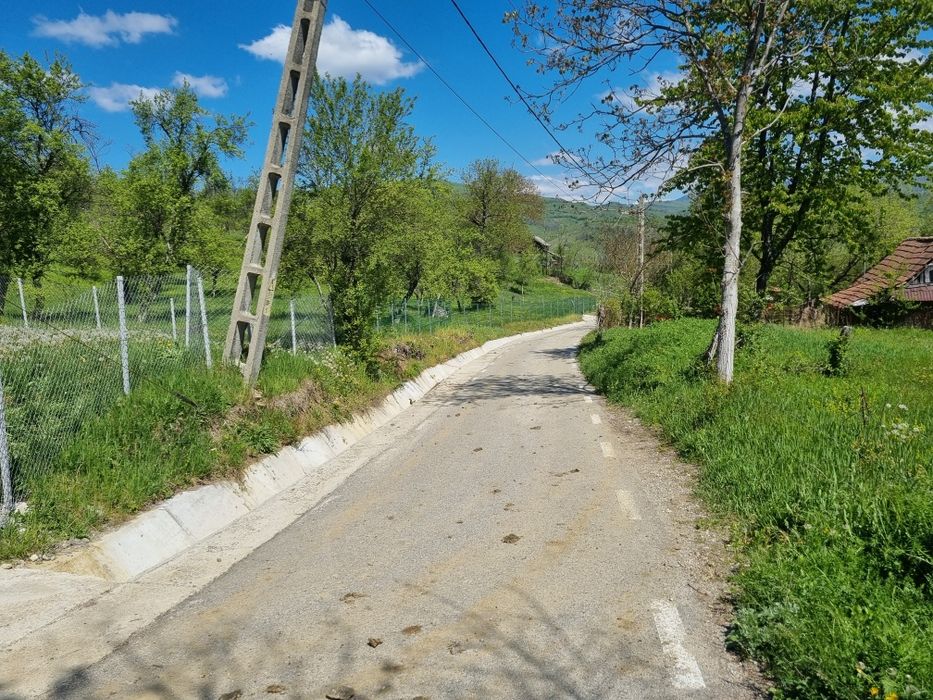 Teren in zona Calimanesti-Caciulata, cu iesire la parau