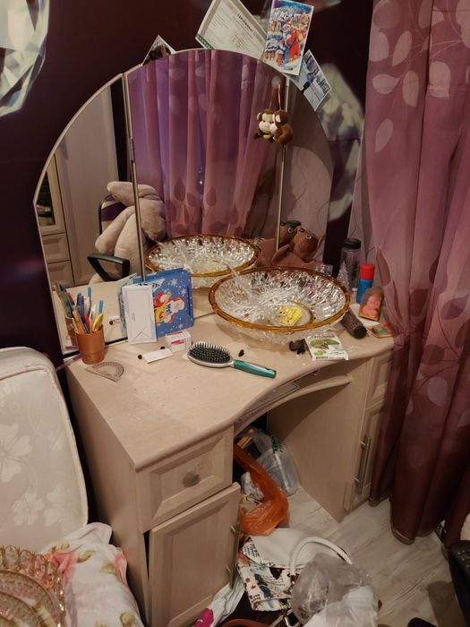 Продам зеркало с тумбой