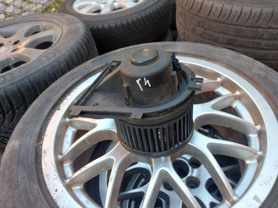 Вентилатор ( моторче ) парно Фолксваген Голф 4 / Volkswagen Golf IV