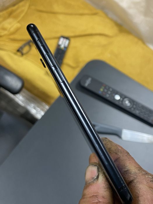 Prodavam iphone se 2020