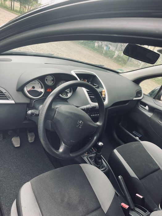 Vând mașina Peugeot 207