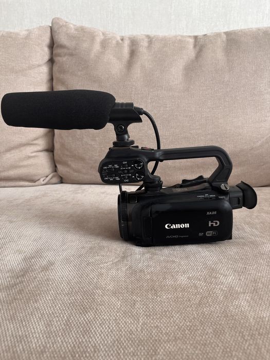 Видеокамера Canon XA25