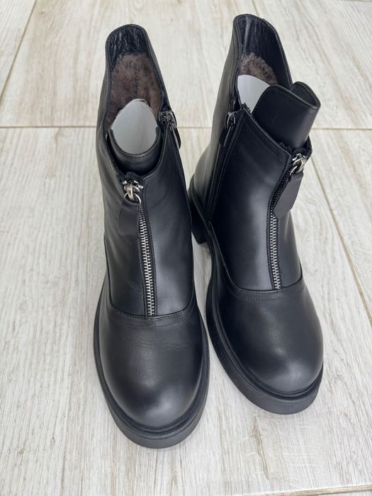 Продам женские сапоги