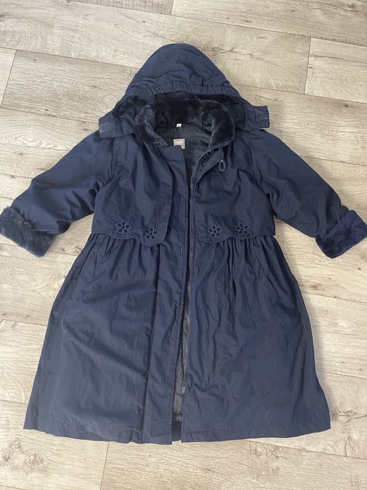 Плащ на синтепоне, на девочку 9-13 лет. Цена 3000 тн.