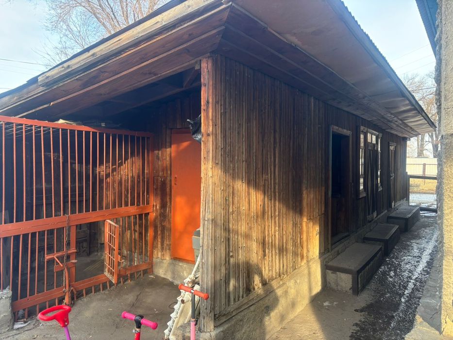 Большой шпальный дом