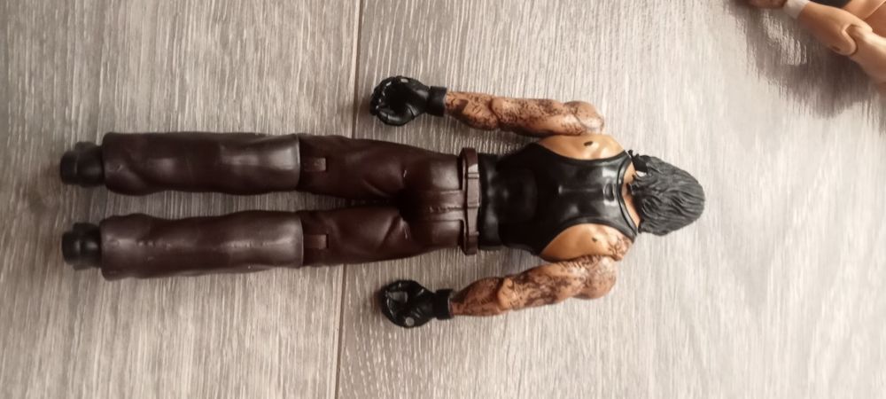 Vând figurine wrestling noi
