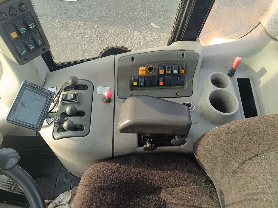 Încărcător frontal NEW HOLLAND W231, 22 tone, 2006