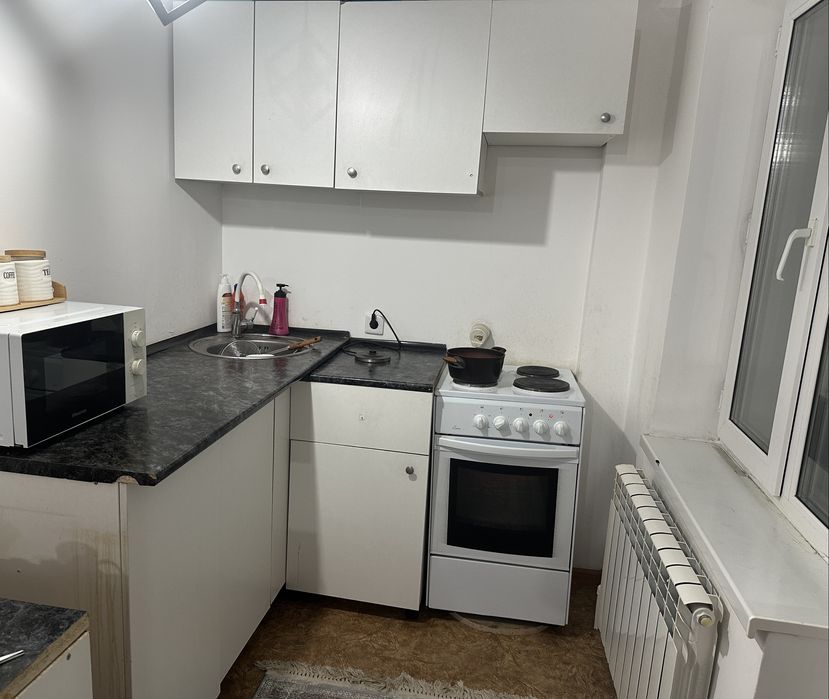 Кухонный гарнитур. Цена 60 000