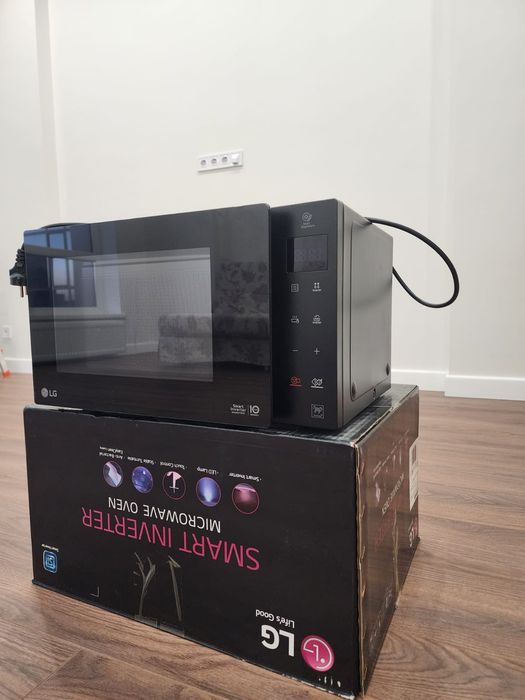 Микроволновка LG, в отличном состоянии,  работает отлично.